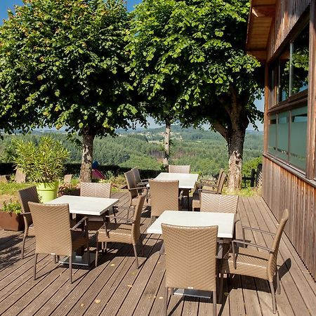 Logis Le Saint Cyr Hotel Montmelard Eksteriør billede