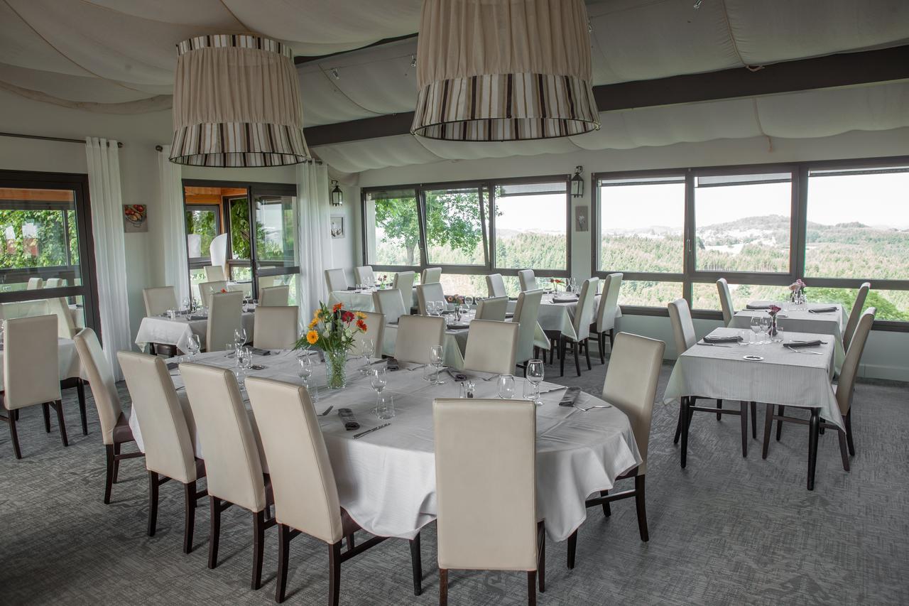 Logis Le Saint Cyr Hotel Montmelard Eksteriør billede