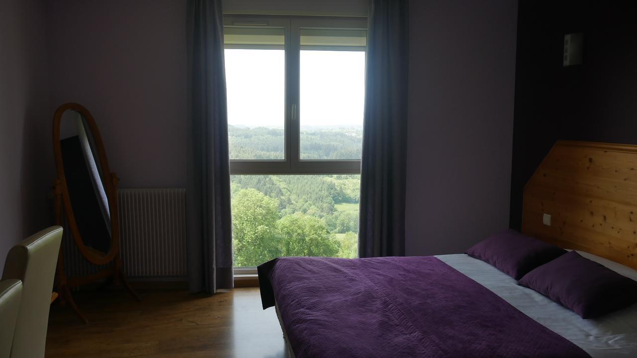 Logis Le Saint Cyr Hotel Montmelard Eksteriør billede