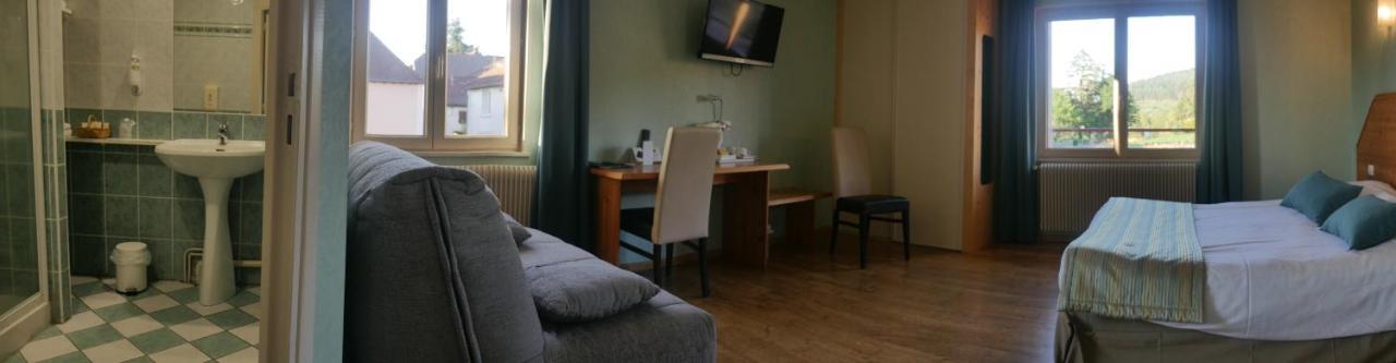 Logis Le Saint Cyr Hotel Montmelard Eksteriør billede