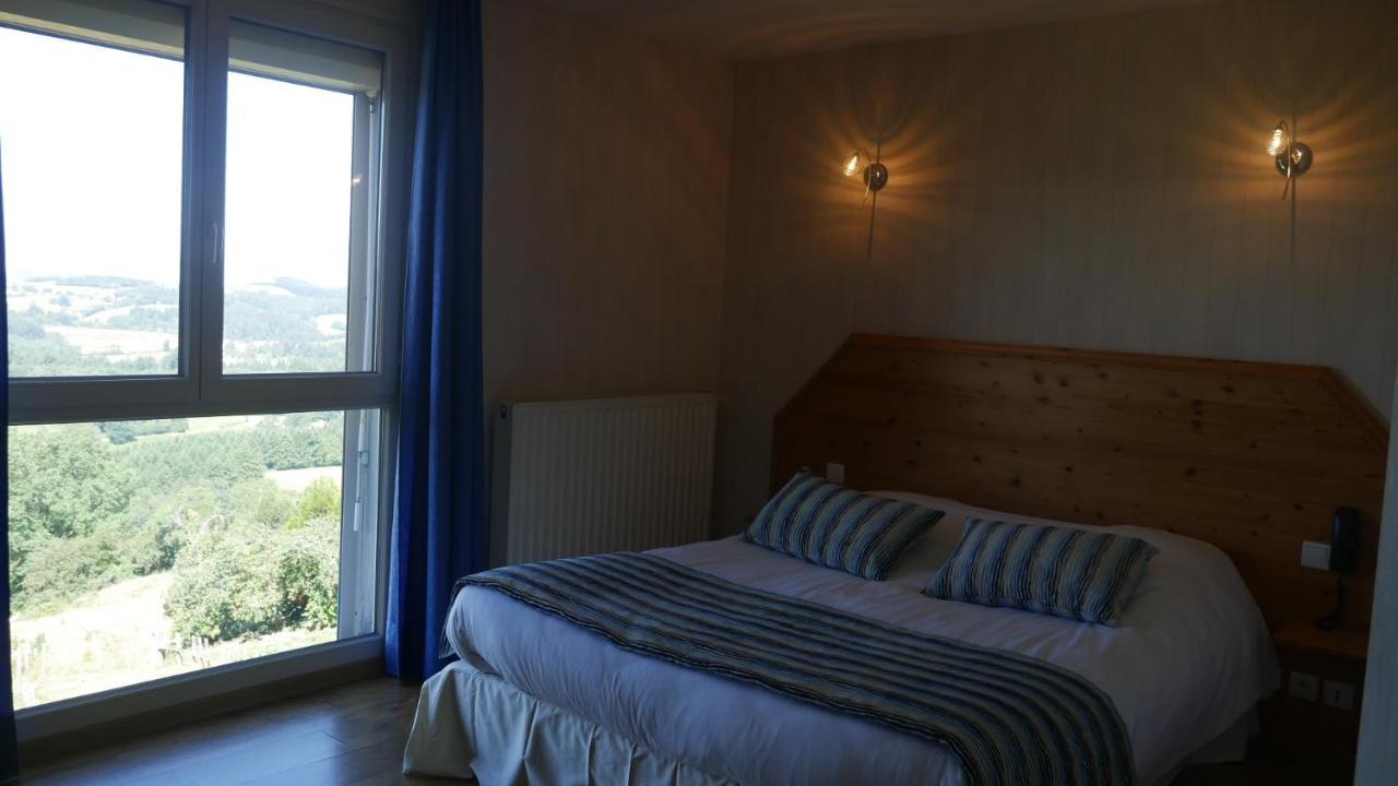 Logis Le Saint Cyr Hotel Montmelard Eksteriør billede
